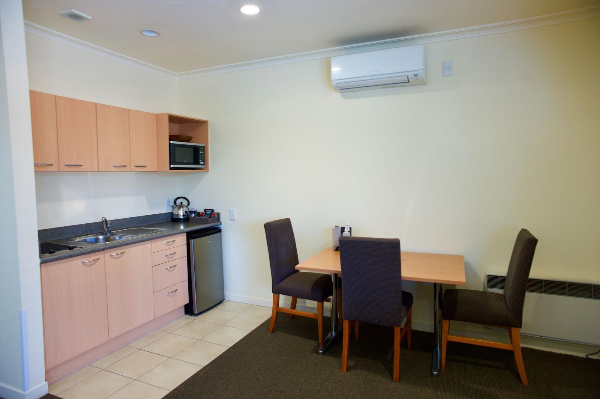 Regal Palms Resort Rotorua Ngoại thất bức ảnh A kitchen in a serviced apartment