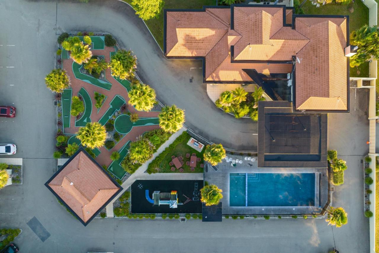 Regal Palms Resort Rotorua Ngoại thất bức ảnh Aerial view of the clubhouse