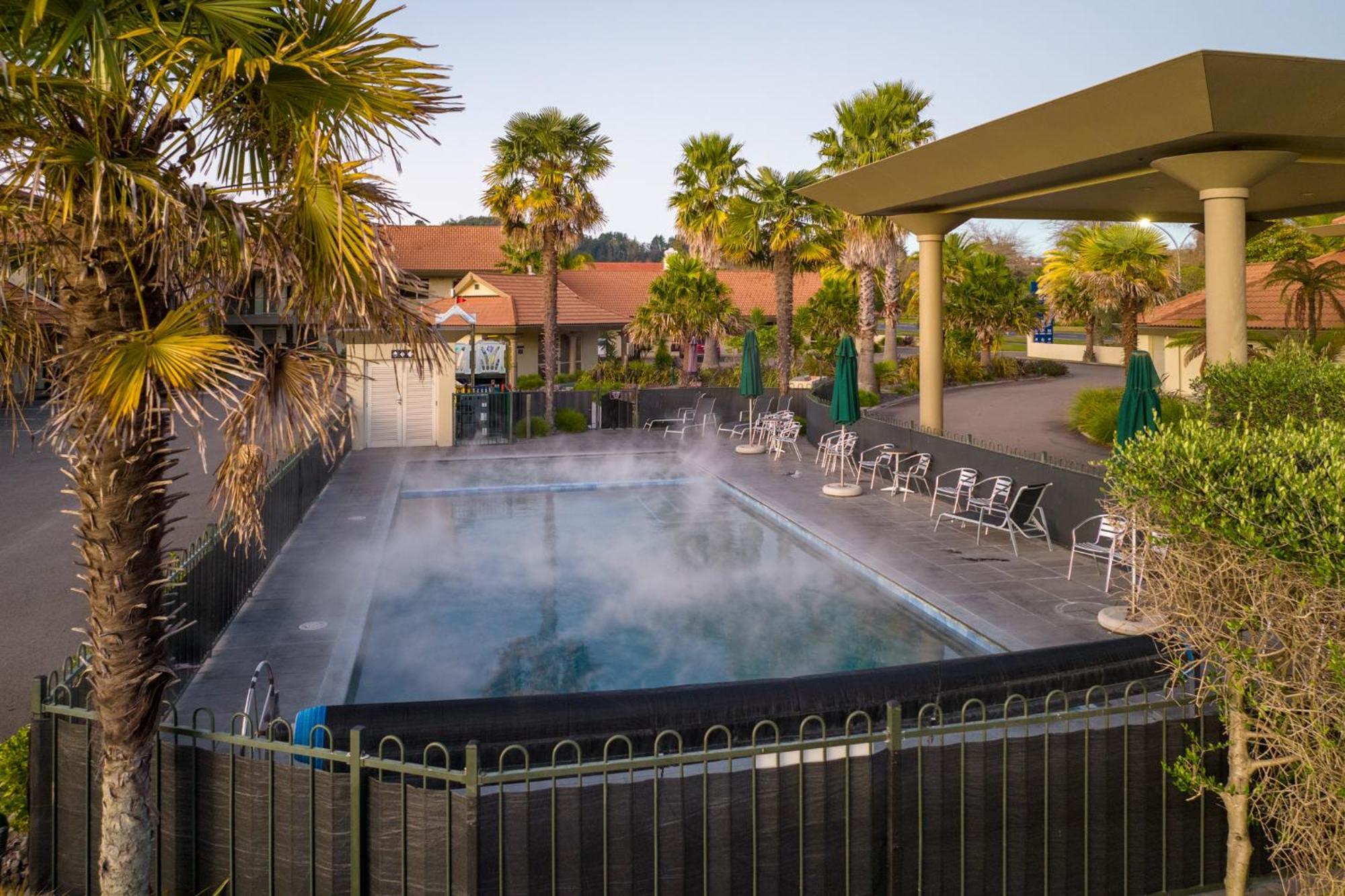 Regal Palms Resort Rotorua Ngoại thất bức ảnh Thermal hot pool at Porirua